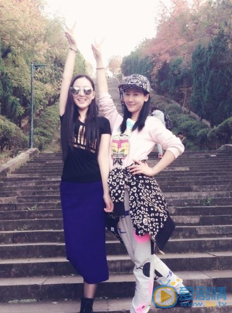 王洁曦与人合照 王洁曦高清写真_王洁曦高清剧照