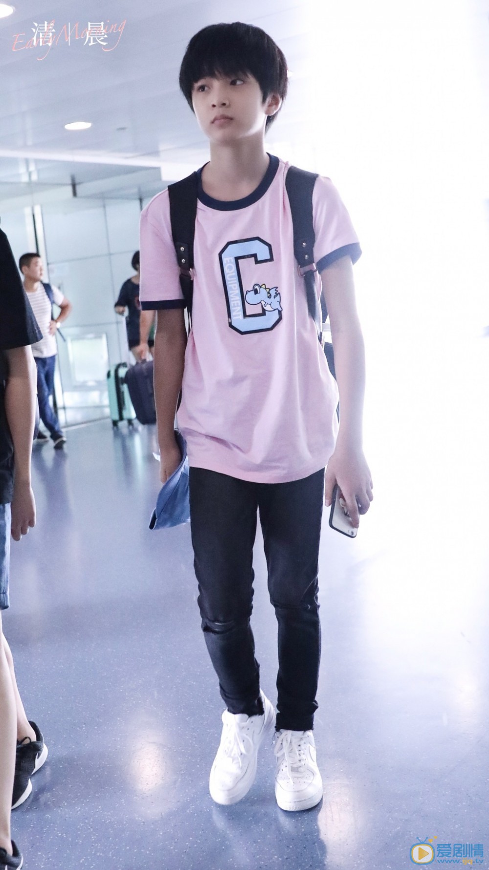 刘耀文街拍照写真 刘耀文高清写真_刘耀文高清剧照