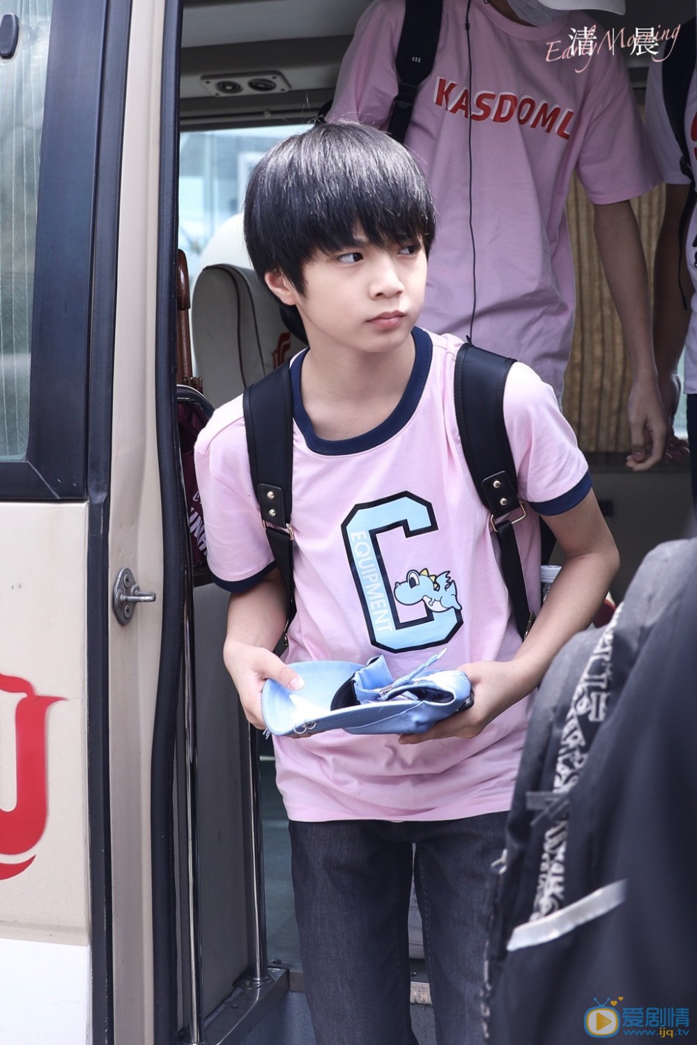 刘耀文街拍照写真 刘耀文高清写真_刘耀文高清剧照