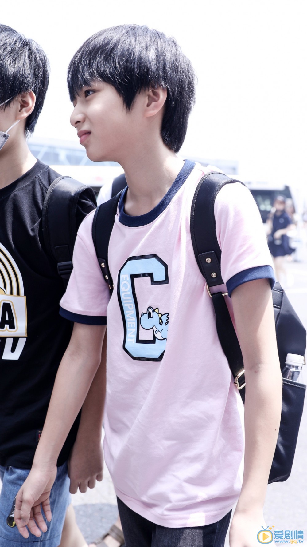 刘耀文街拍照写真 刘耀文高清写真_刘耀文高清剧照