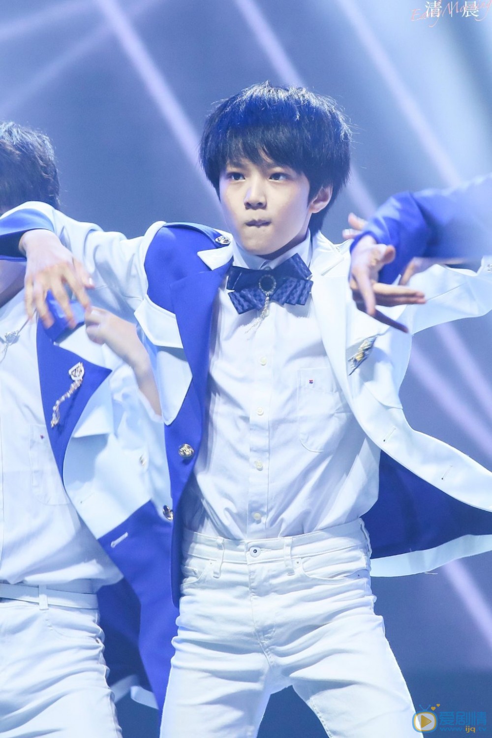 刘耀文街拍照写真 刘耀文高清写真_刘耀文高清剧照