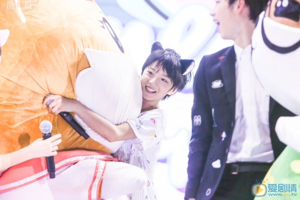 刘耀文街拍照写真 刘耀文高清写真_刘耀文高清剧照