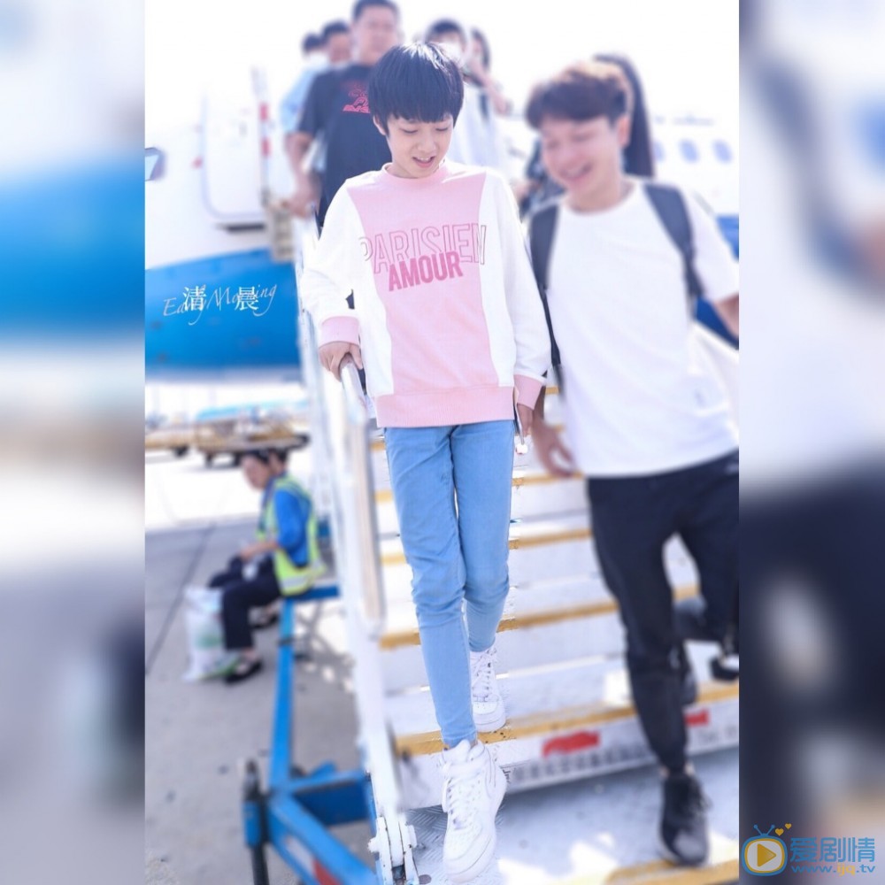 刘耀文街拍照写真 刘耀文高清写真_刘耀文高清剧照