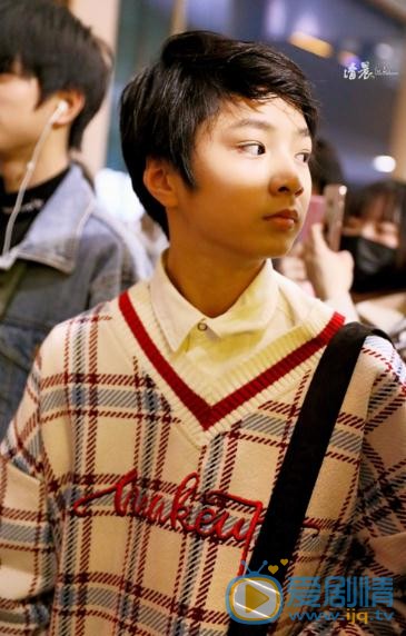 刘耀文机场照写真 刘耀文高清写真_刘耀文高清剧照