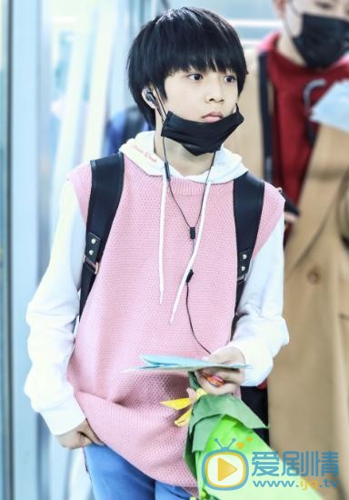 刘耀文街拍照写真 刘耀文高清写真_刘耀文高清剧照