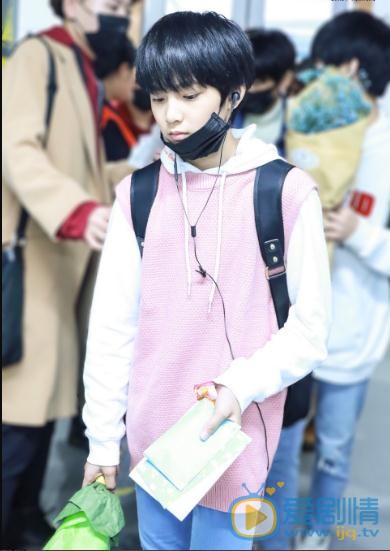 刘耀文街拍照写真 刘耀文高清写真_刘耀文高清剧照