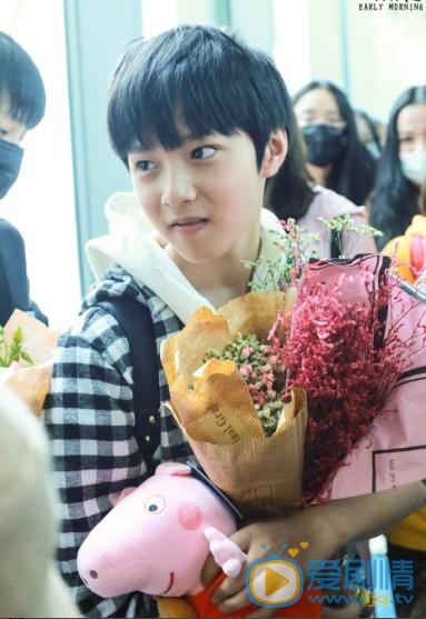 刘耀文机场照写真 刘耀文高清写真_刘耀文高清剧照
