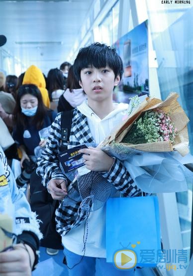 刘耀文机场照写真 刘耀文高清写真_刘耀文高清剧照