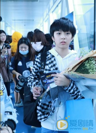 刘耀文机场照写真 刘耀文高清写真_刘耀文高清剧照