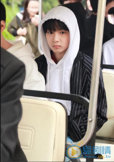 刘耀文机场照写真 刘耀文高清写真_刘耀文高清剧照