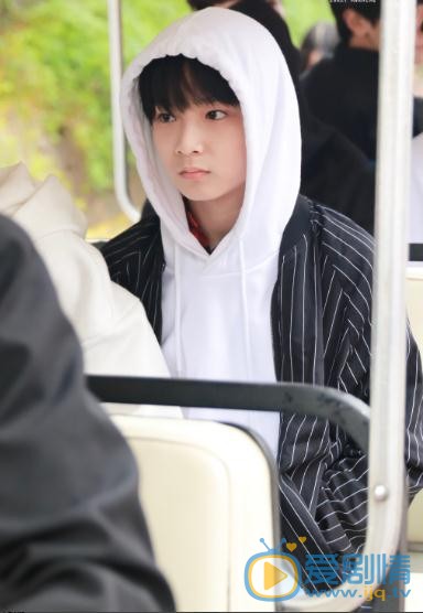 刘耀文机场照写真 刘耀文高清写真_刘耀文高清剧照