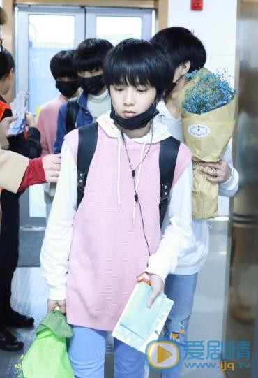 刘耀文街拍照写真 刘耀文高清写真_刘耀文高清剧照