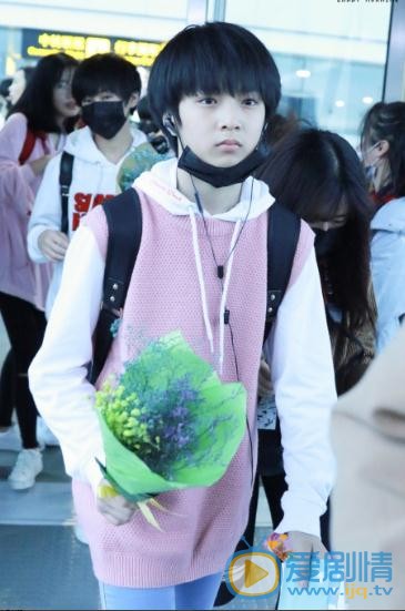 刘耀文街拍照写真 刘耀文高清写真_刘耀文高清剧照