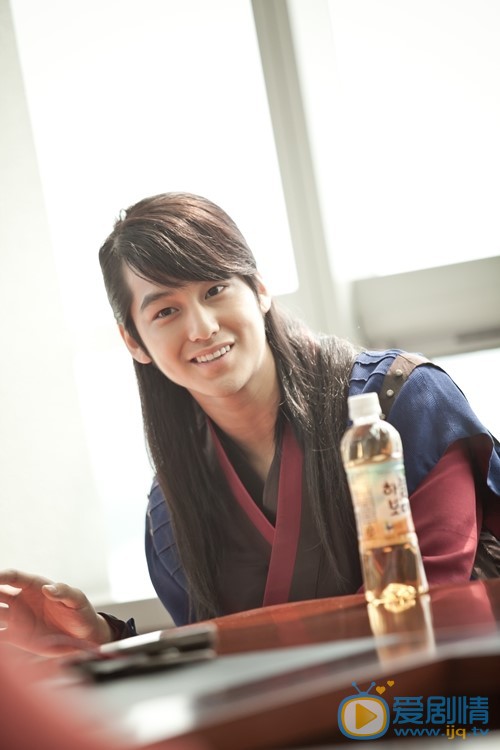 金范《火之女神井儿》剧照 金范高清写真_金范高清剧照