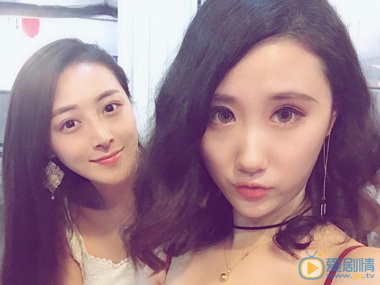 陈赛赛与人合照 陈赛赛高清写真_陈赛赛高清剧照