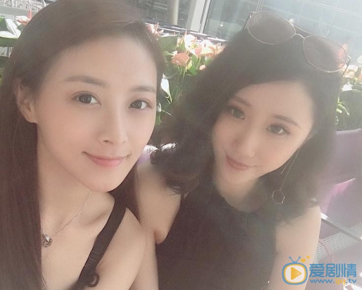 陈赛赛与人合照 陈赛赛高清写真_陈赛赛高清剧照