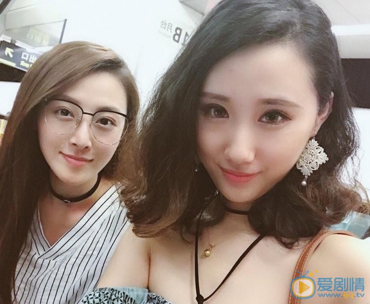 陈赛赛与人合照 陈赛赛高清写真_陈赛赛高清剧照