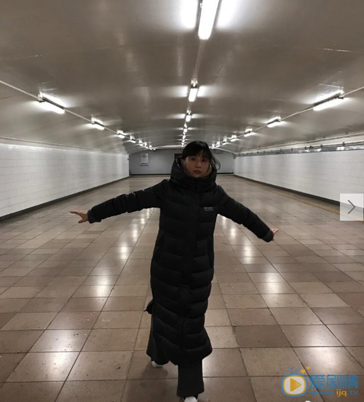 papi酱旅行街拍照 papi酱高清写真_papi酱高清剧照