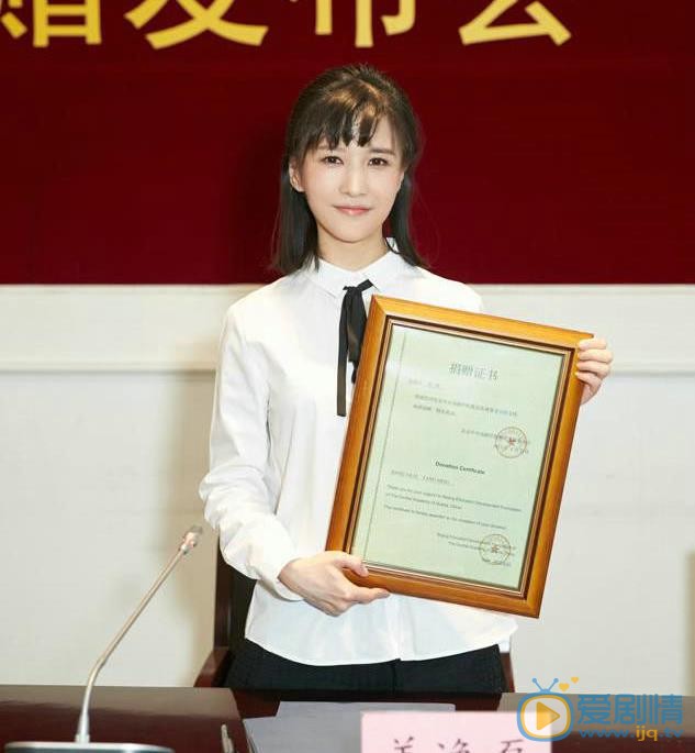 papi酱毕业照 papi酱高清写真_papi酱高清剧照