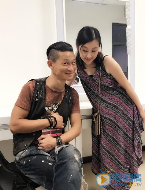 魏辰妃与人合照 魏辰妃高清写真_魏辰妃高清剧照