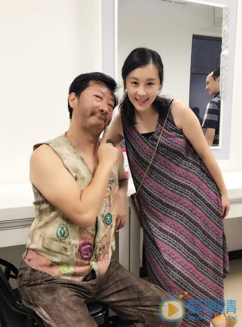 魏辰妃与人合照 魏辰妃高清写真_魏辰妃高清剧照