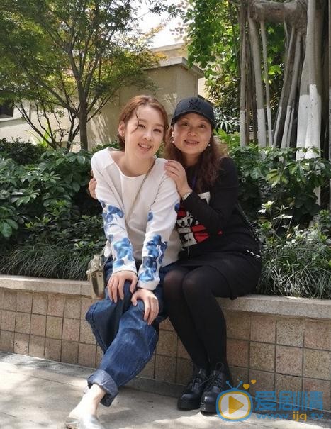 魏辰妃与人合照 魏辰妃高清写真_魏辰妃高清剧照