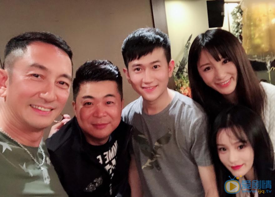 谢佳妤与人合照 谢佳妤高清写真_谢佳妤高清剧照