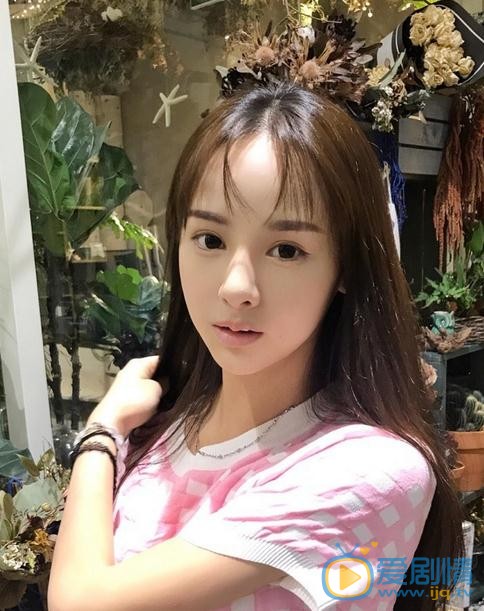 王畅唱生活照 王畅唱高清写真_王畅唱高清剧照