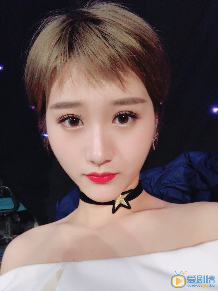 李璐尔俏丽写真 李璐尔高清写真_李璐尔高清剧照
