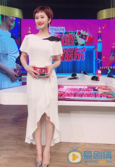 李璐尔参加活动写真 李璐尔高清写真_李璐尔高清剧照