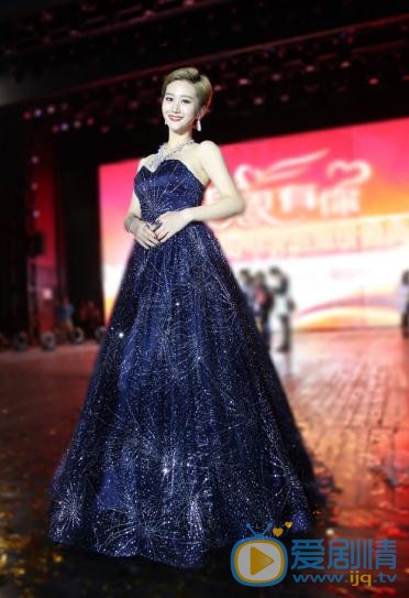 李璐尔参加活动写真 李璐尔高清写真_李璐尔高清剧照
