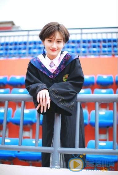 李璐尔校园照写真 李璐尔高清写真_李璐尔高清剧照