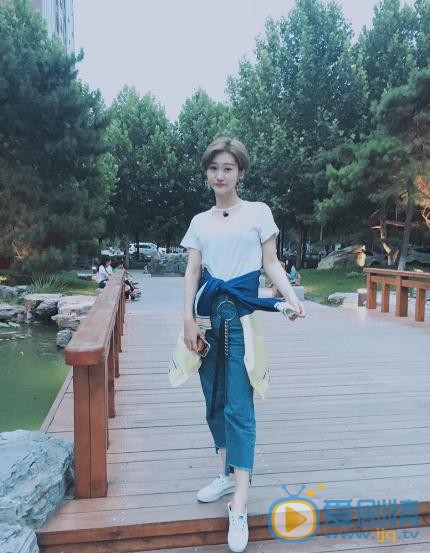 李璐尔俏丽写真 李璐尔高清写真_李璐尔高清剧照