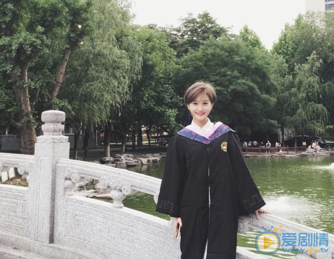 李璐尔校园照写真 李璐尔高清写真_李璐尔高清剧照