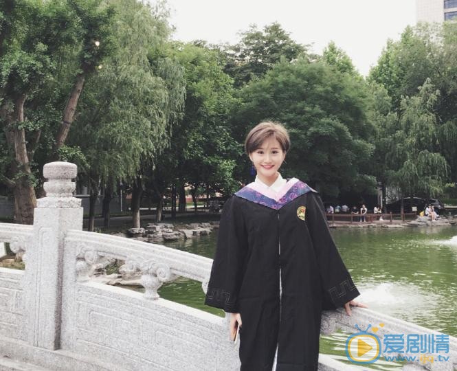 李璐尔校园照写真 李璐尔高清写真_李璐尔高清剧照