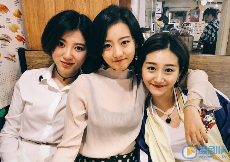 李璐尔好友合照写真 李璐尔高清写真_李璐尔高清剧照