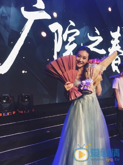 李璐尔参加活动写真 李璐尔高清写真_李璐尔高清剧照