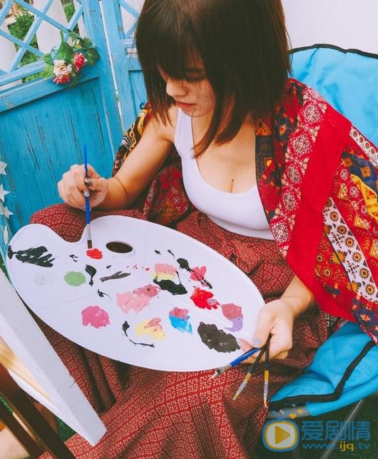 汤斯婷画画照 汤斯婷高清写真_汤斯婷高清剧照
