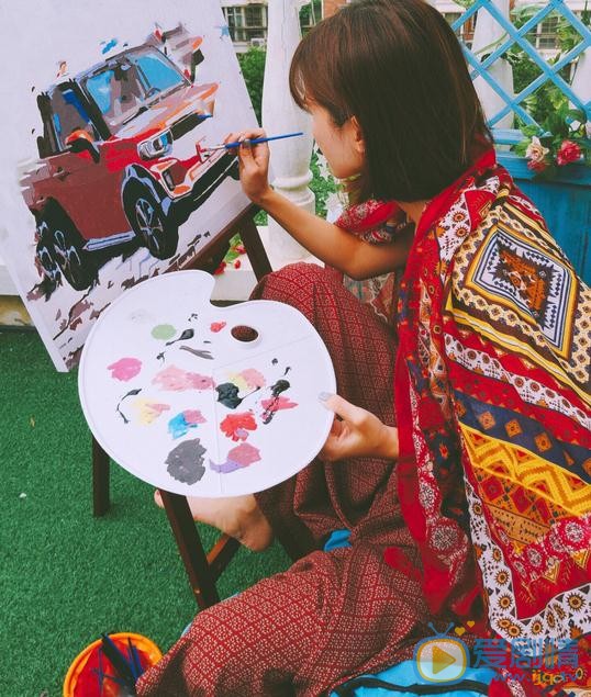 汤斯婷画画照 汤斯婷高清写真_汤斯婷高清剧照