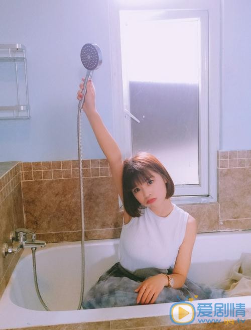 汤斯婷夏日街拍 汤斯婷高清写真_汤斯婷高清剧照