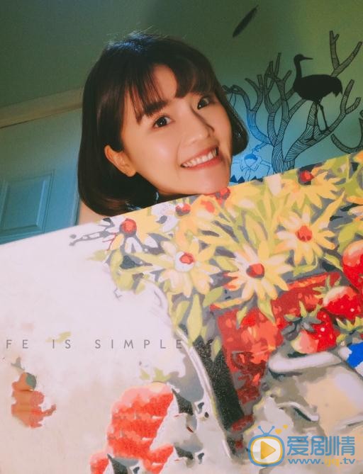 汤斯婷画画照 汤斯婷高清写真_汤斯婷高清剧照