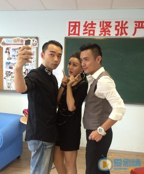 陈廷嘉与人合照 陈廷嘉高清写真_陈廷嘉高清剧照