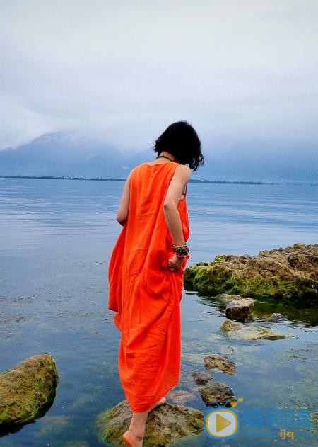汤斯婷夏日街拍 汤斯婷高清写真_汤斯婷高清剧照