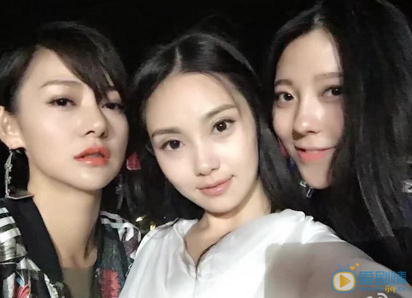 陈美霖与人合照 陈美霖高清写真_陈美霖高清剧照