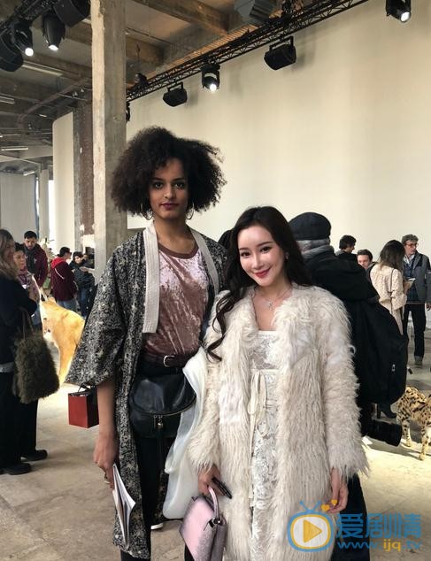 孙心娅与人合照 孙心娅高清写真_孙心娅高清剧照