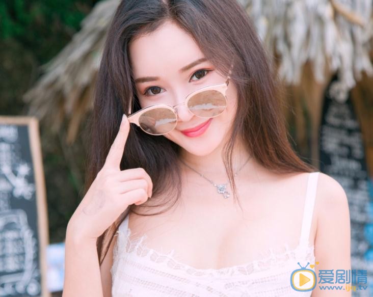 孙心娅海边写真 孙心娅高清写真_孙心娅高清剧照