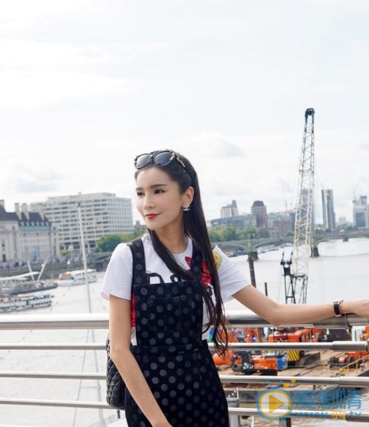 王希维随性街拍 王希维高清写真_王希维高清剧照