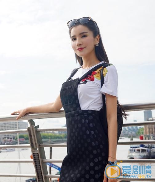 王希维随性街拍 王希维高清写真_王希维高清剧照
