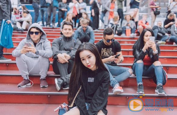 孙心娅异国街头 孙心娅高清写真_孙心娅高清剧照