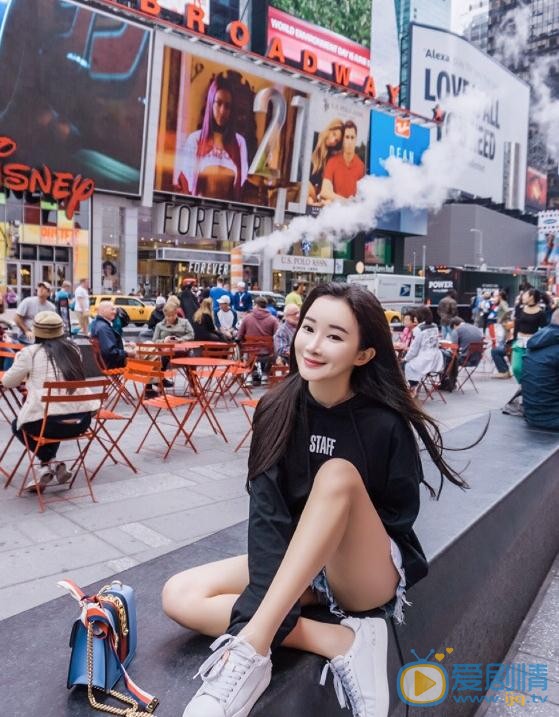 孙心娅异国街头 孙心娅高清写真_孙心娅高清剧照